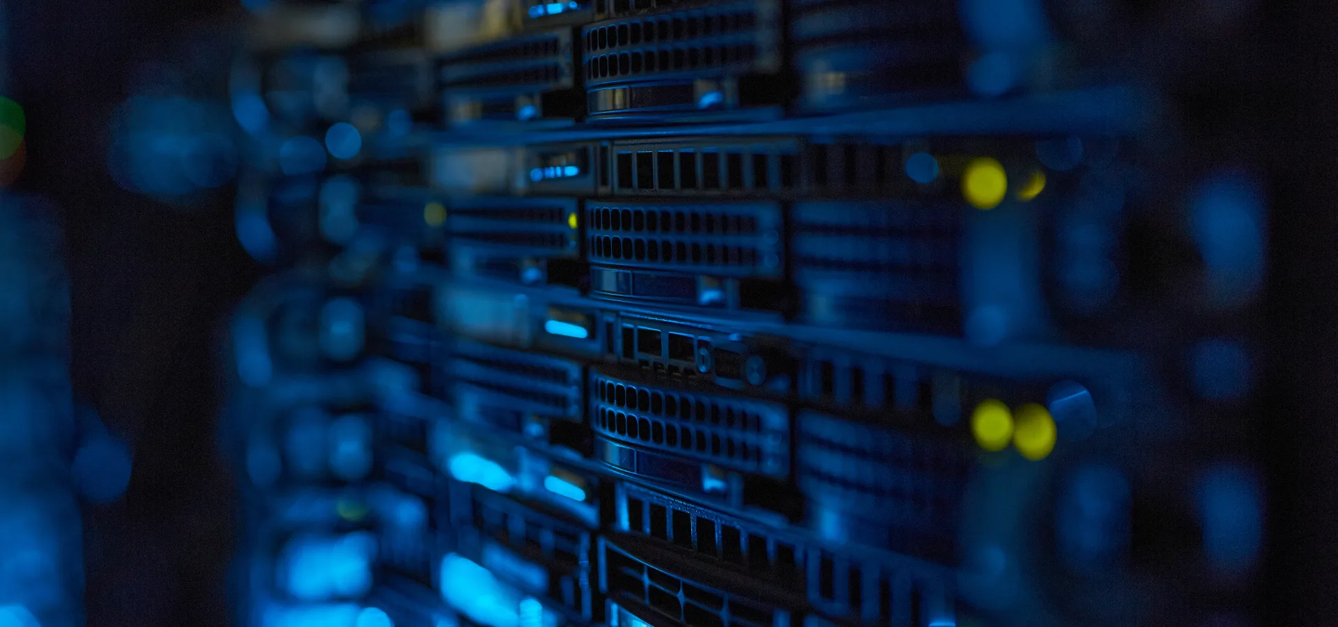 Banner Redes Corporativas — Click Net Brasil, provedora de internet empresarial e conectividade corporativa com SLA 4h, monitoramento NOC 24/7 e backbone próprio